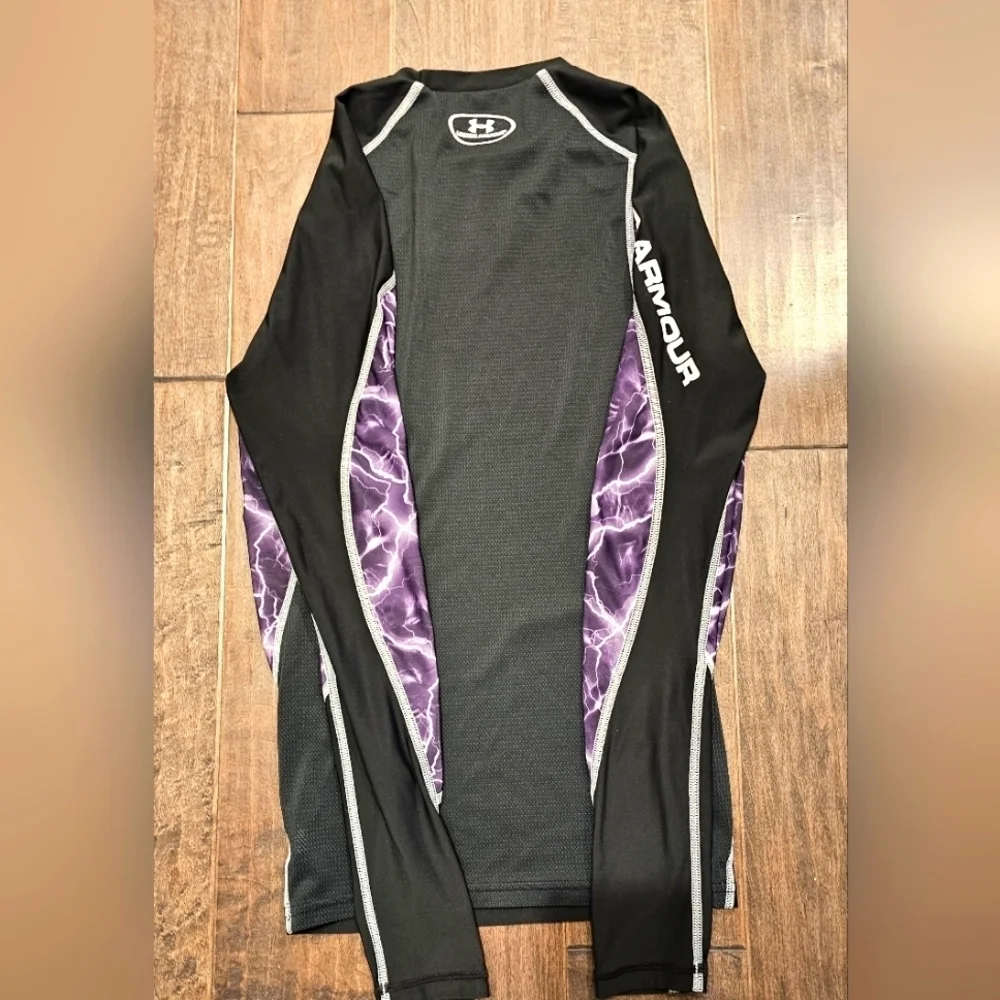Under Armour Boy's Heat Gear Fitted Shirt sz medium